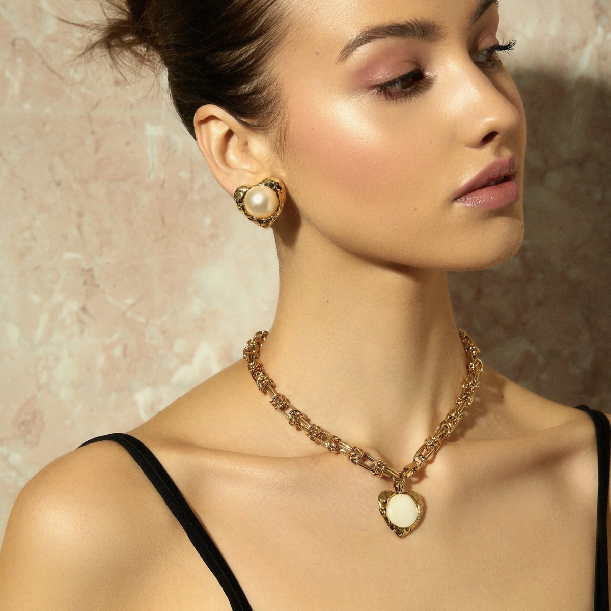 Eva Necklace Pearl